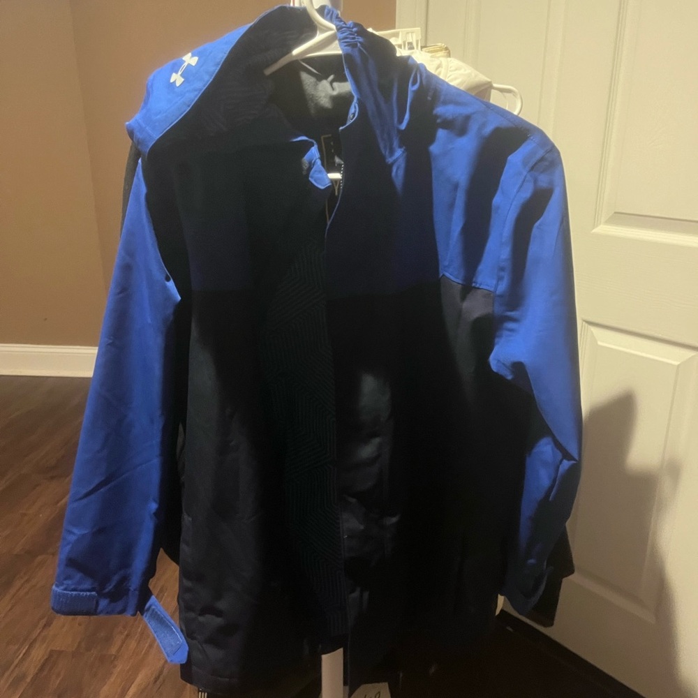 Under Armour Men's Blue and Black Raincoat